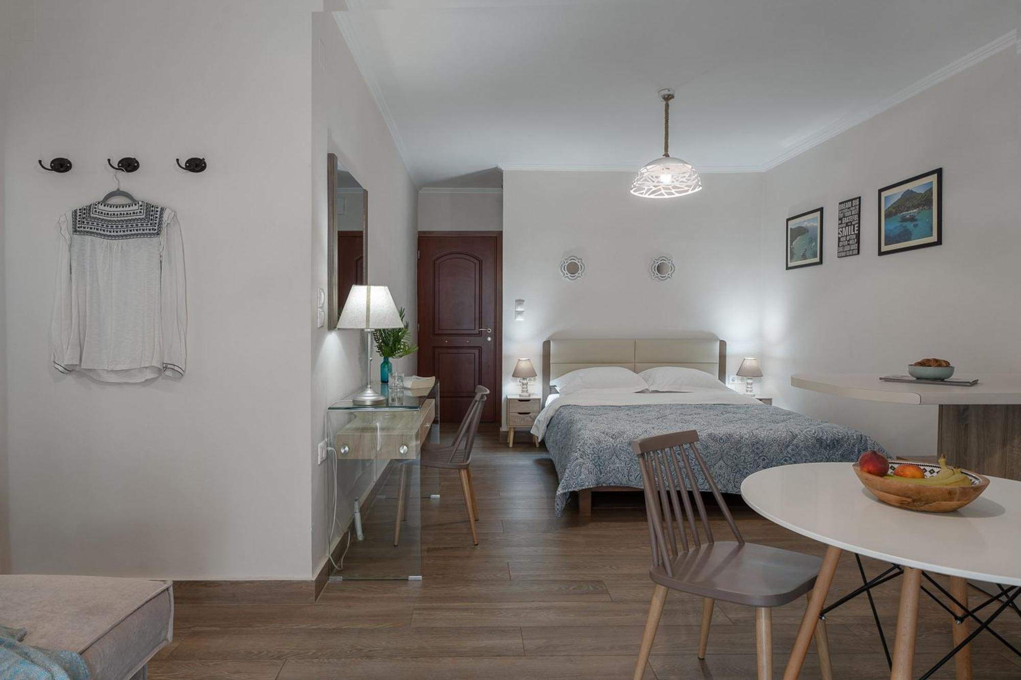 Captain'S Seafront Apartments Nidhrion Exteriör bild