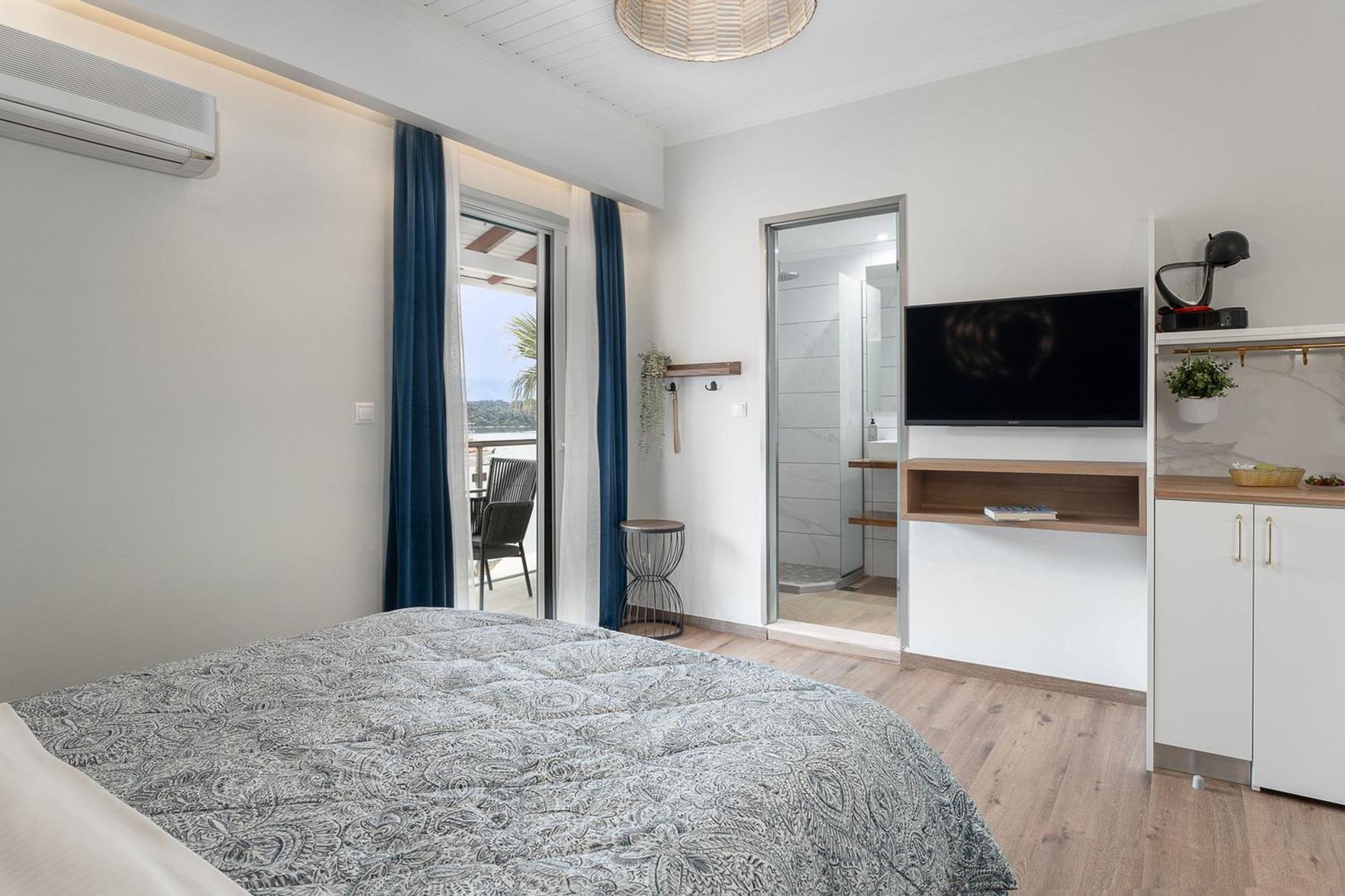 Captain'S Seafront Apartments Nidhrion Exteriör bild